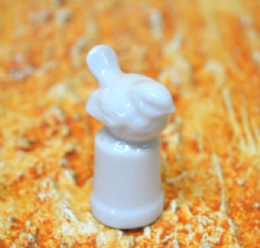 Foto Dedal com passaro de porcelana 5,5 x 2,5