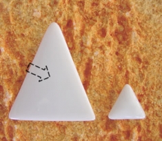 Foto Placa de Porcelana triangular 45 com furo