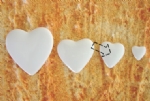 Foto Placa de Porcelana coração 3b com furo